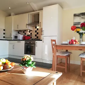 Bright, Modern 1 Bedroom Apartment, Uplands, Apartment