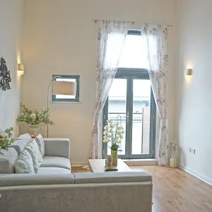 Soak Up The Light At A Soothing, Stylish In Marina Apartment